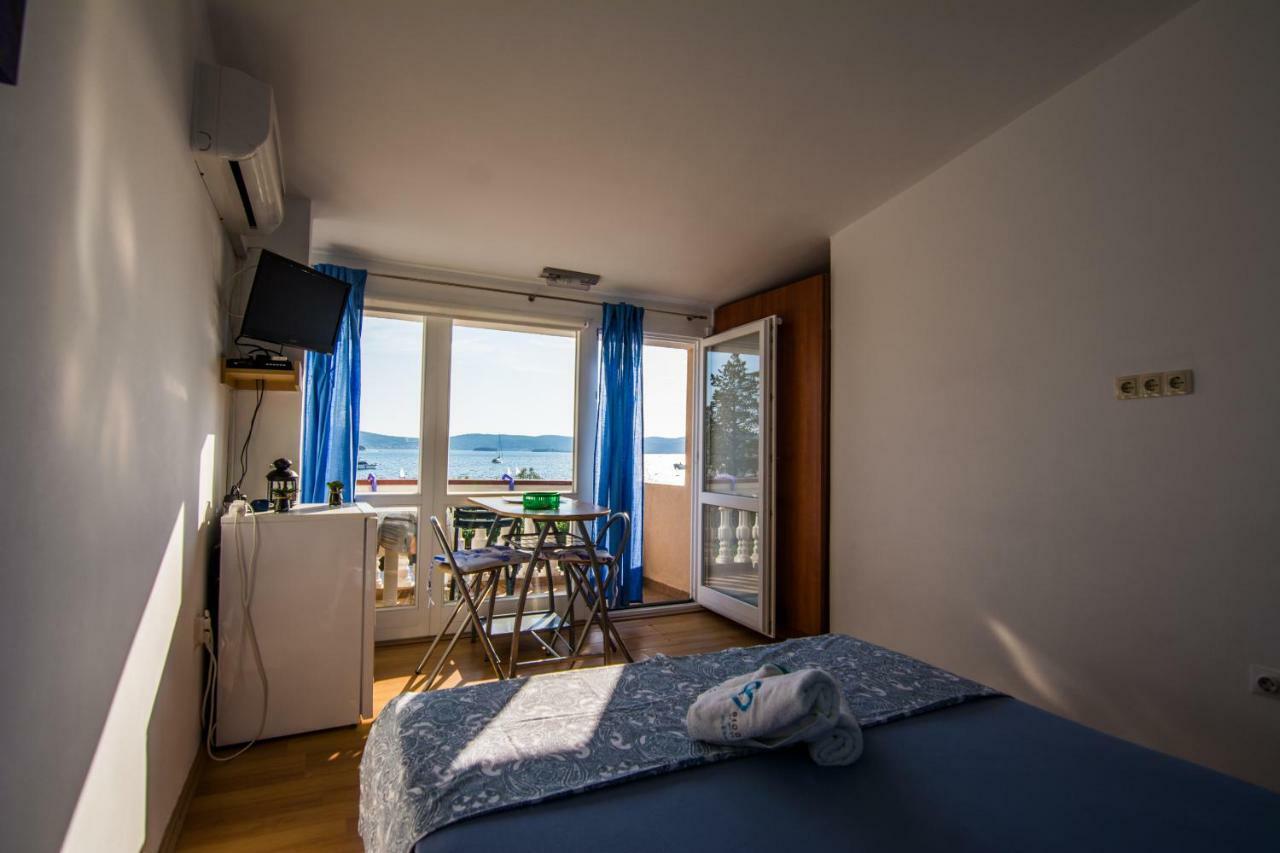 Sobe Rolo Uz More Hotel Biograd Na Moru Luaran gambar
