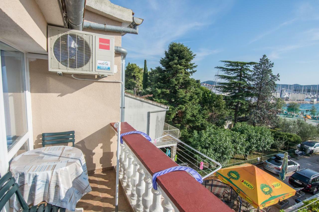 Sobe Rolo Uz More Hotel Biograd Na Moru Luaran gambar